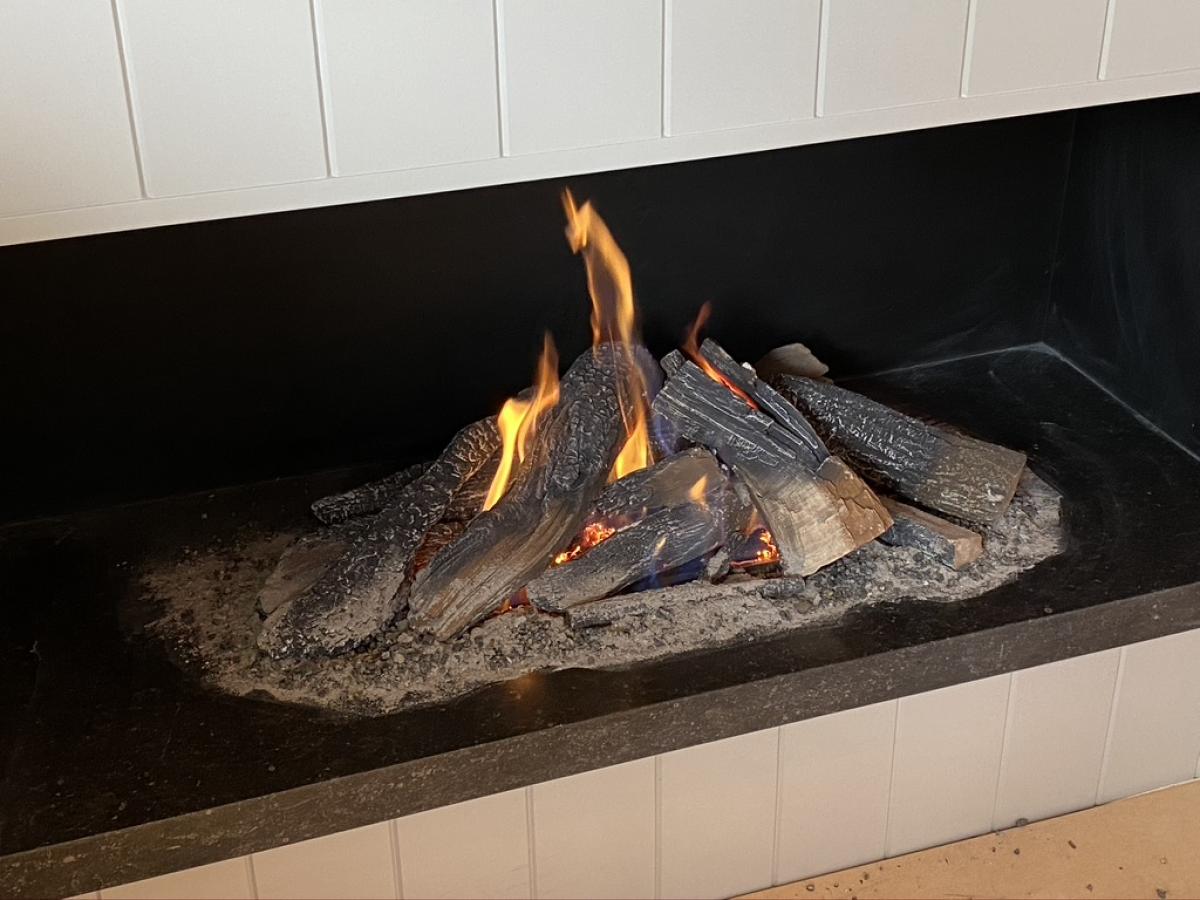 Ceramic Log Fire